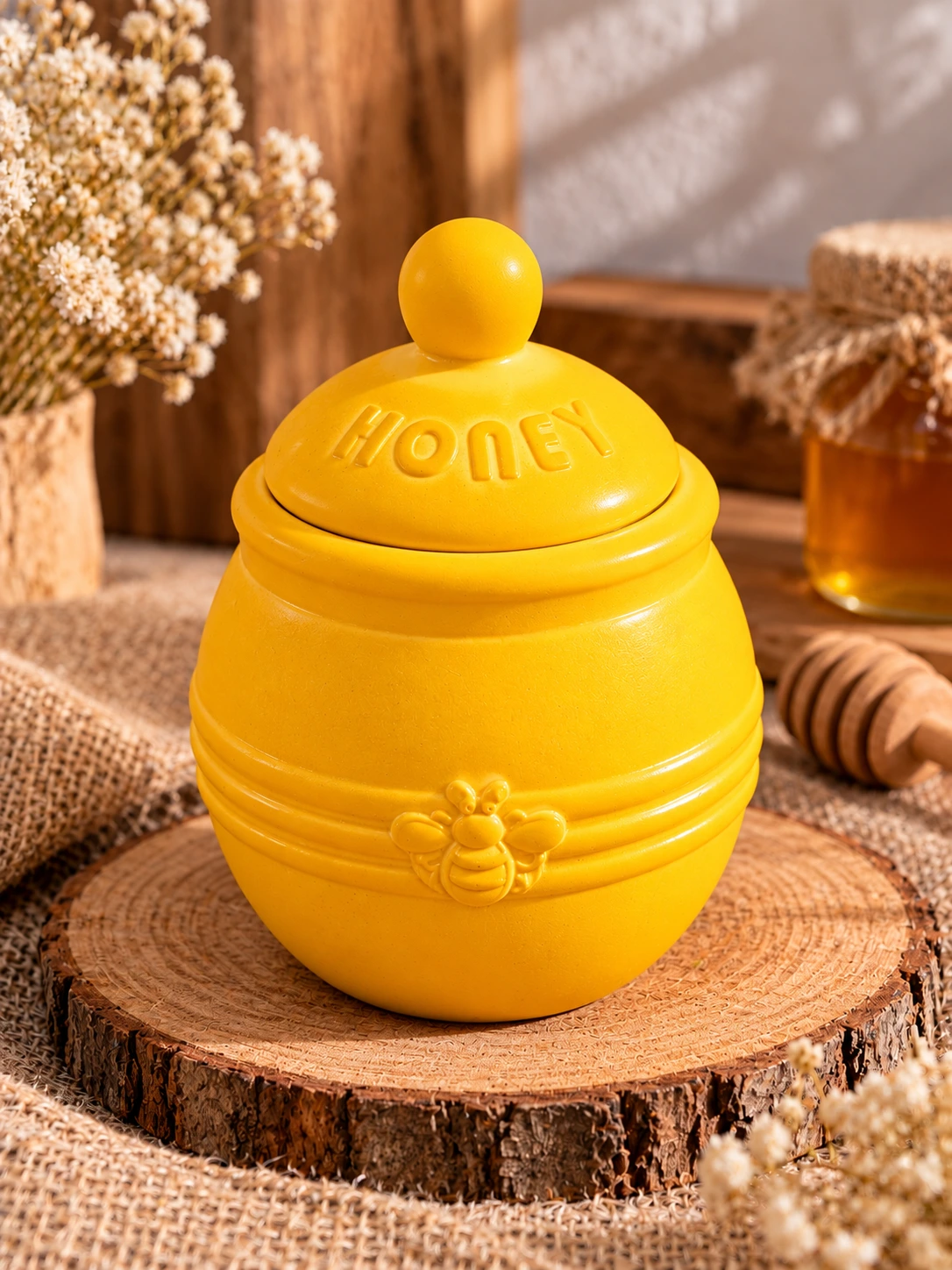 Декоративно керамично бурканче за мед „Honey“ с капак и пчеличка